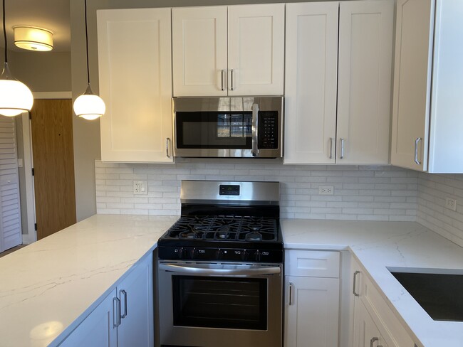 Building Photo - 3925 N Janssen Ave