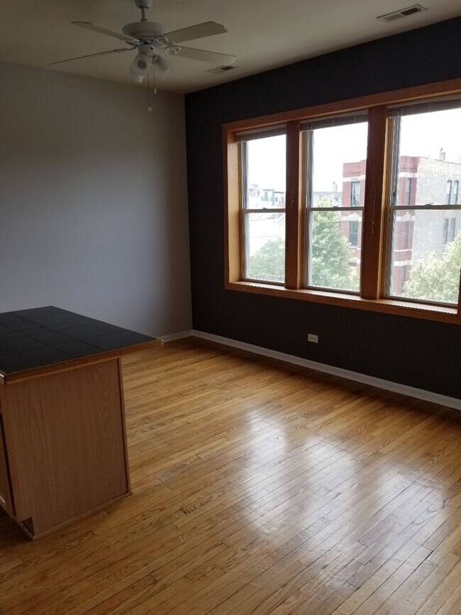 Foto del edificio - 537 N Ashland Ave