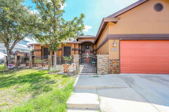 Foto del edificio - 1237 Whisper Hill Dr