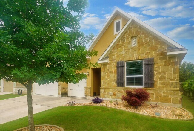 Foto del edificio - Executive-Style Home Now Available in Cros...