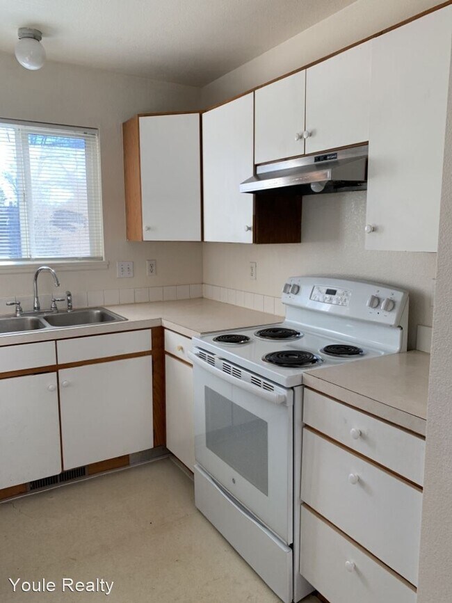 Building Photo - 4 br, 2 bath House - 121 Edwards St
