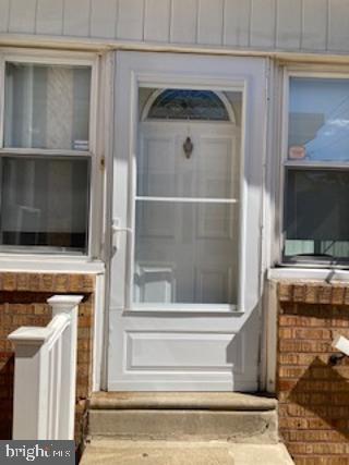 Primary Photo - 219 Longshore Ave