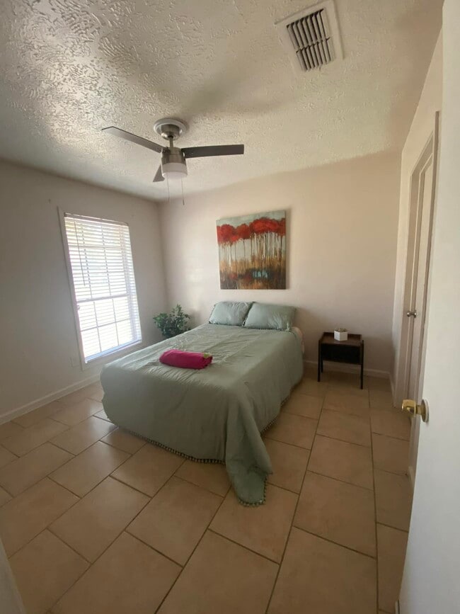 Foto del edificio - 11303 Verlaine Dr