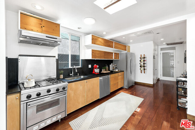 Building Photo - 1141 Cabrillo Ave