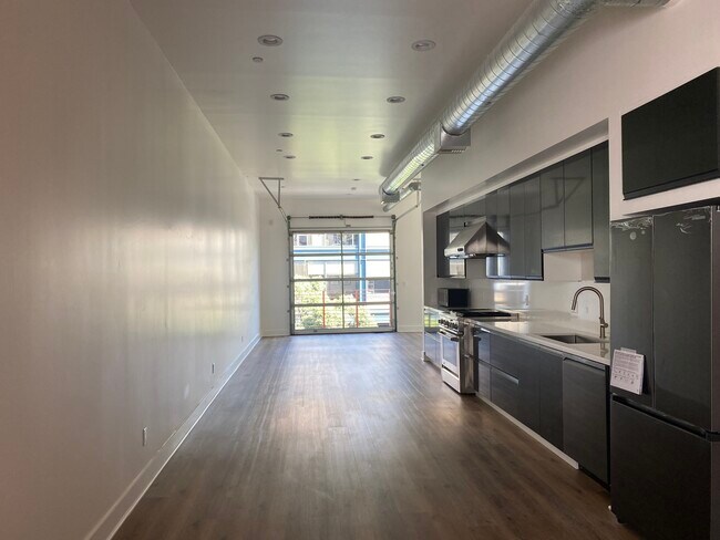 Brand new kitchen with new refrigerator & dishwasher - 212 Marine St