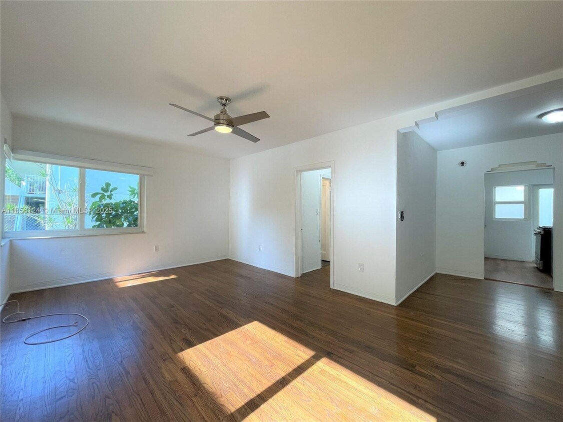 Foto principal - 955 Bay Dr