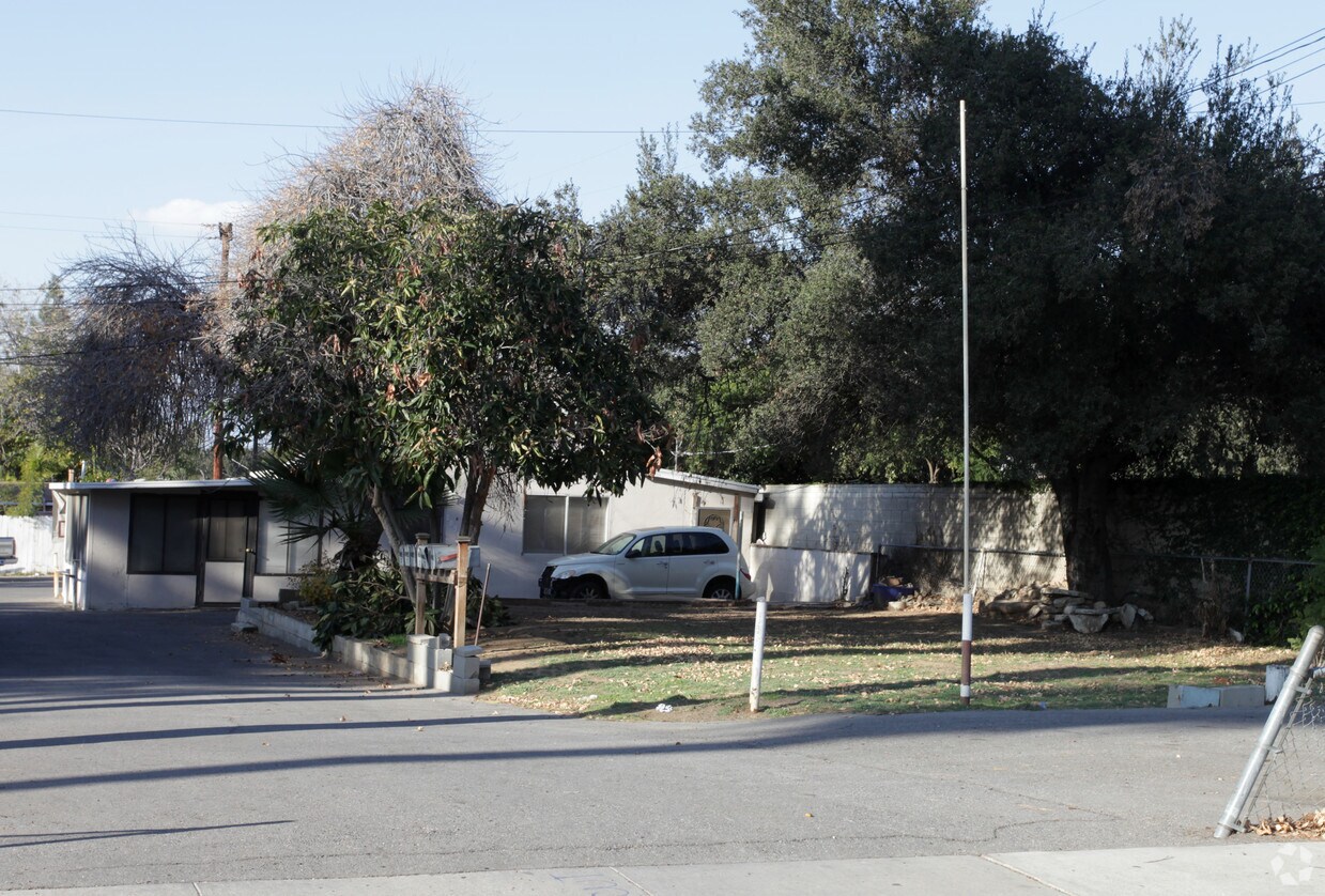 Building Photo - 8891 Magnolia Ave