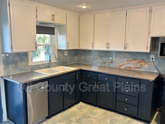 Building Photo - 218 W 83rd Terrace