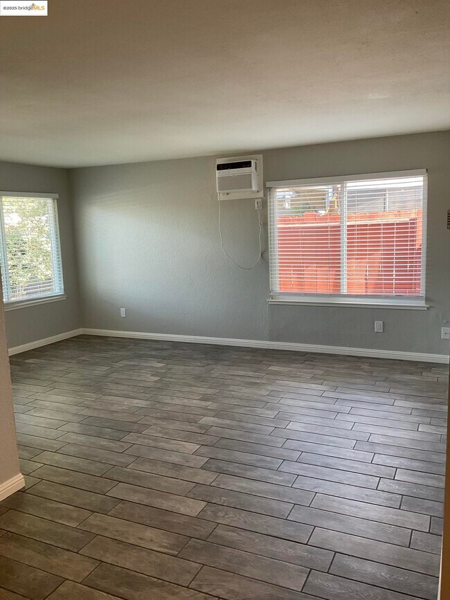 Building Photo - 223 E Trident Dr