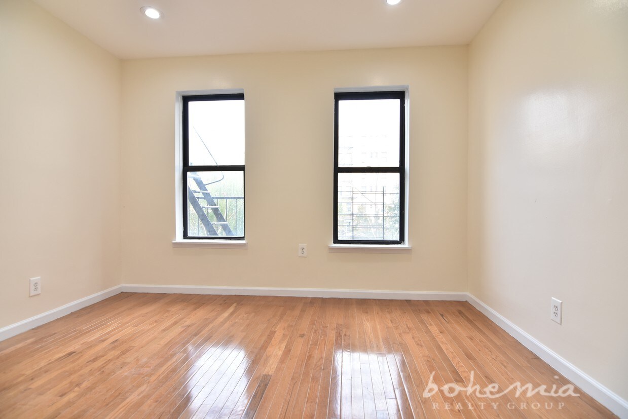 Foto principal - 215 W 145th St