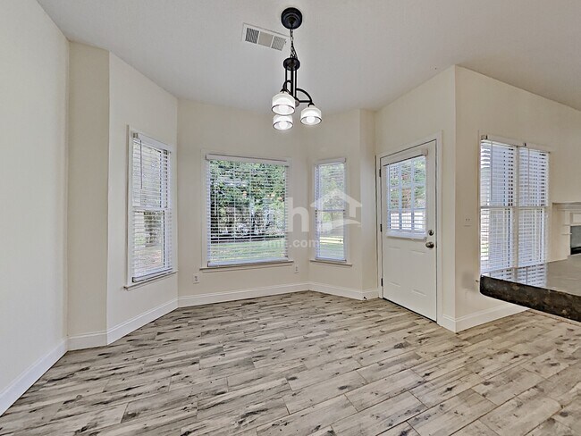 Foto del edificio - 4925 Heards Forest Dr NW