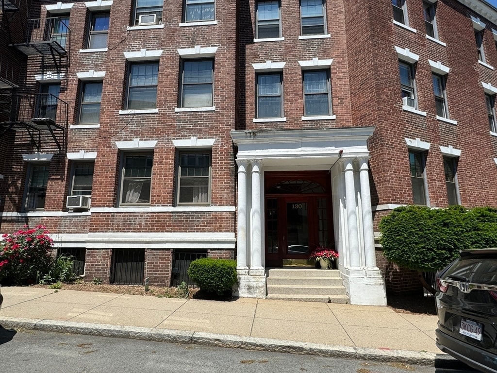Primary Photo - 130 Sutherland Rd