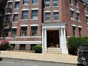 Building Photo - 130 Sutherland Rd