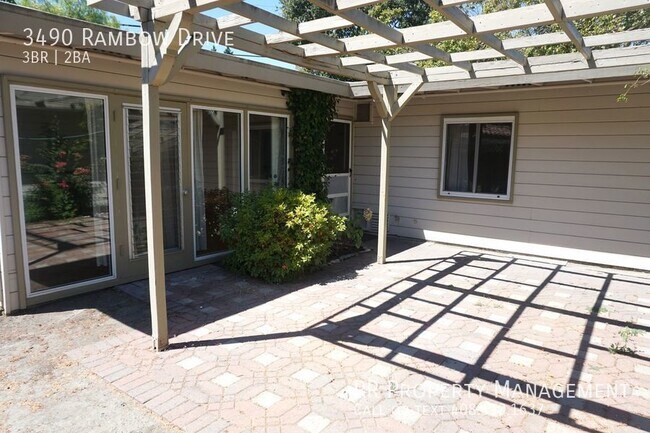 Foto del edificio - Well Maintained Single Family Home in Palo...