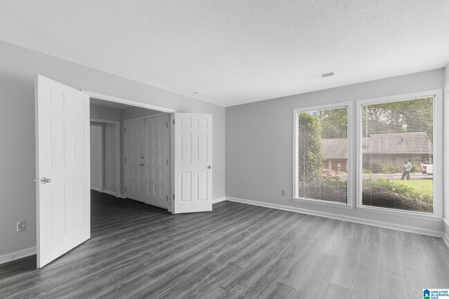 Foto del edificio - 3222 Tyrol Ln