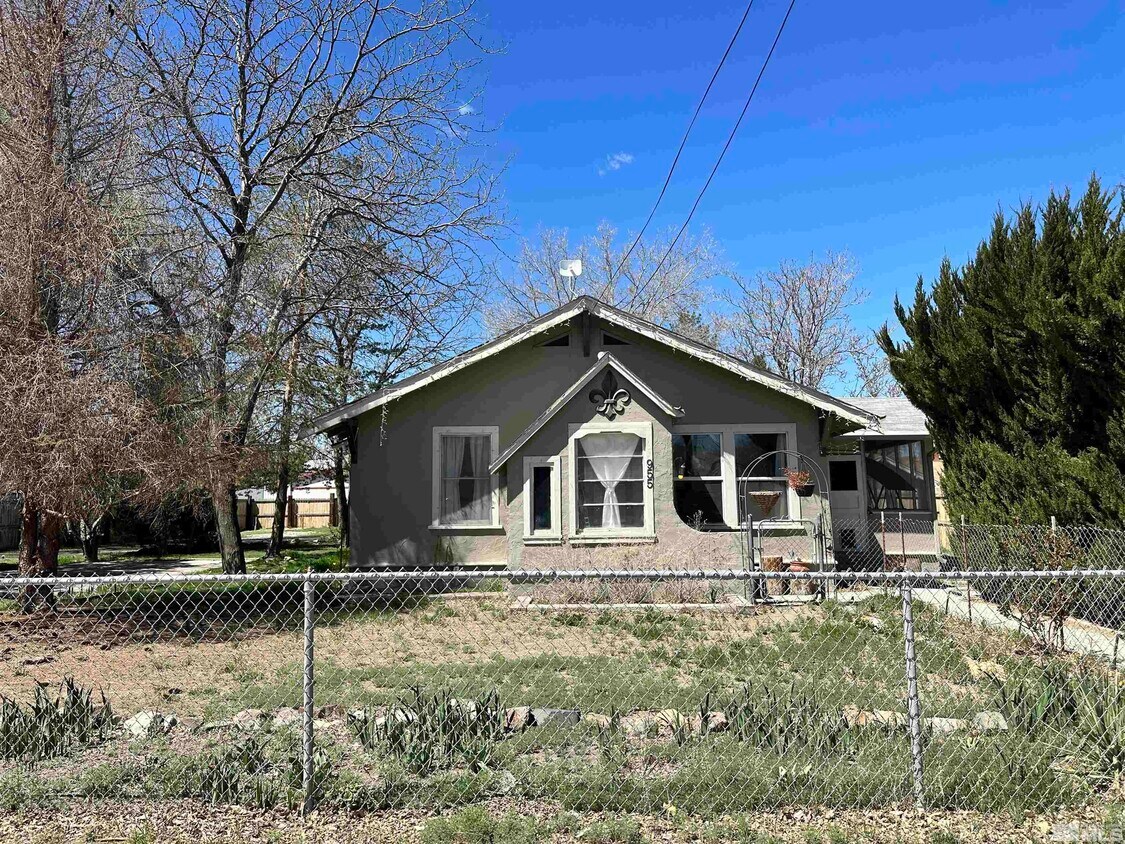 Primary Photo - 955 Grinnel Ave