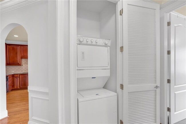 Building Photo - 2300 Peachford Rd