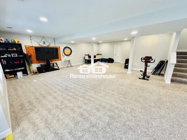 Building Photo - 17955 Headwaters Dr