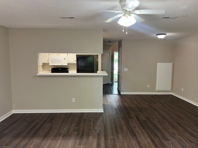 Building Photo - Available now-60 Woodfield Pl.