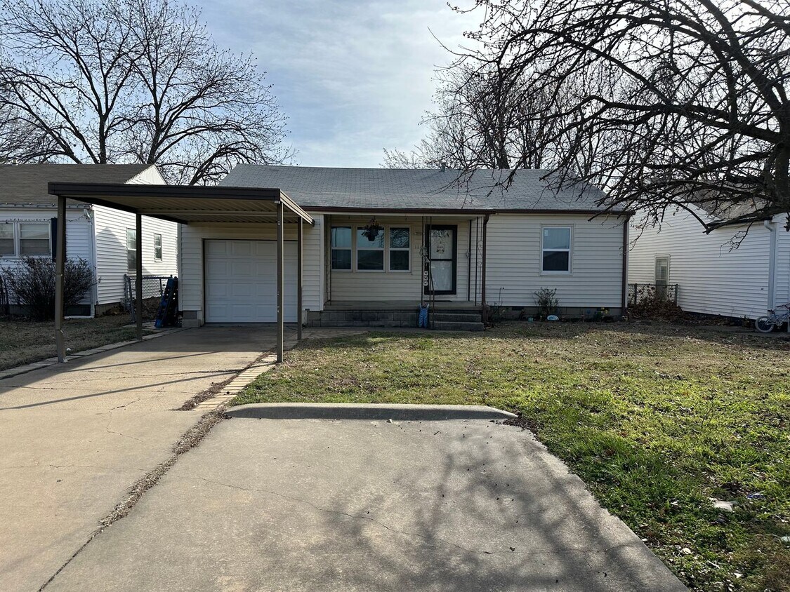 Primary Photo - 3 bedroom/1 bath home