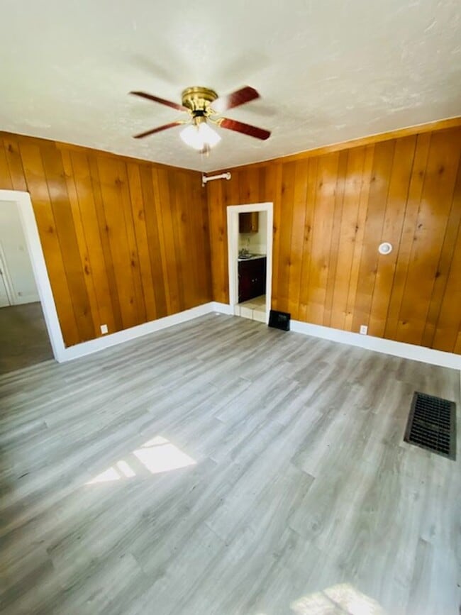 Foto del edificio - 1237 E Walnut St