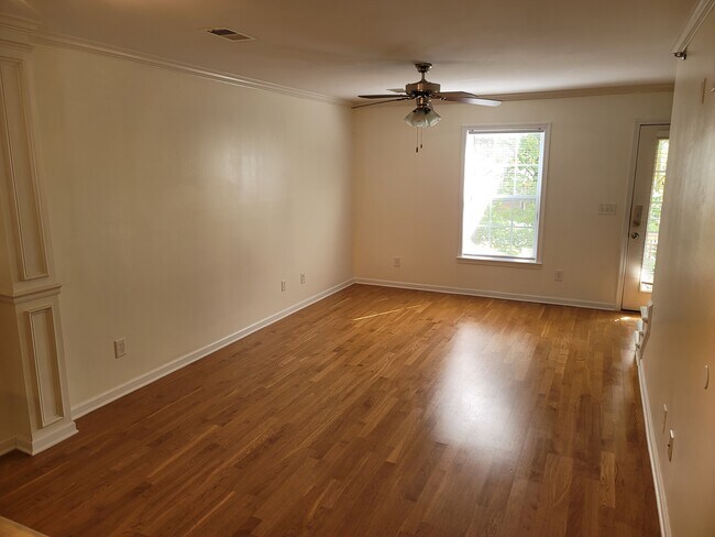 Foto del edificio - 2305 S Greenwood Dr