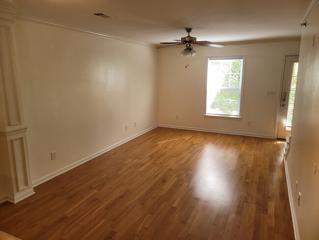Building Photo - 2305 S Greenwood Dr