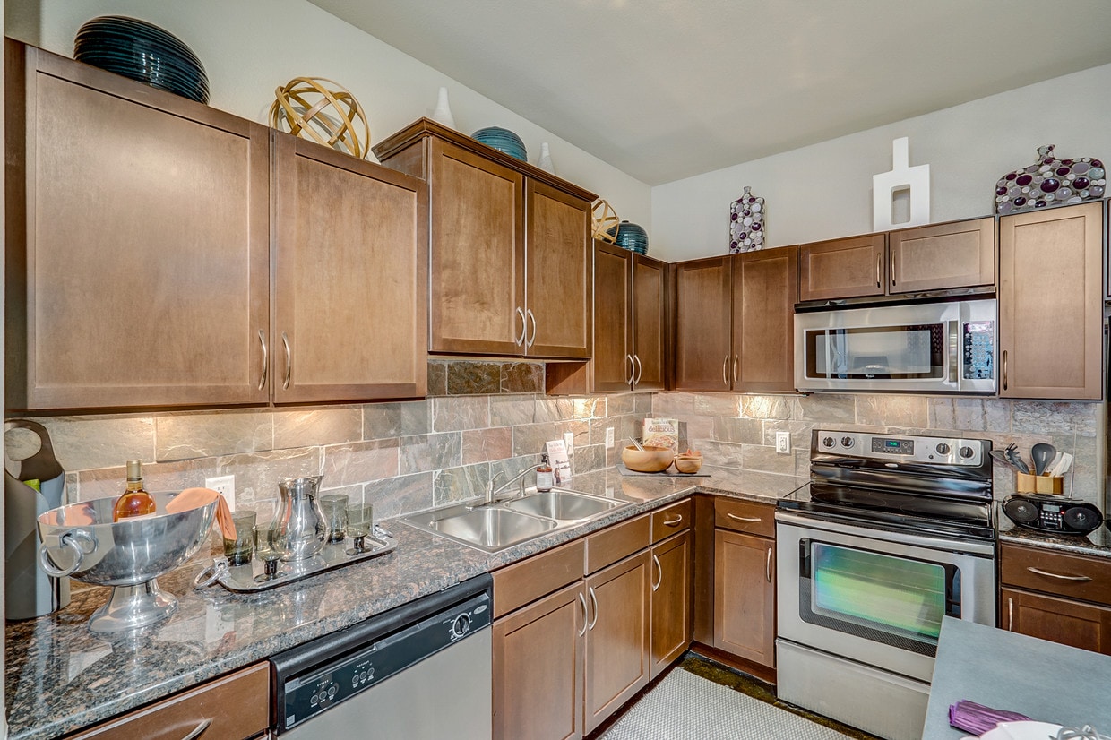 Allegro Apartments Addison Tx Apartments Com