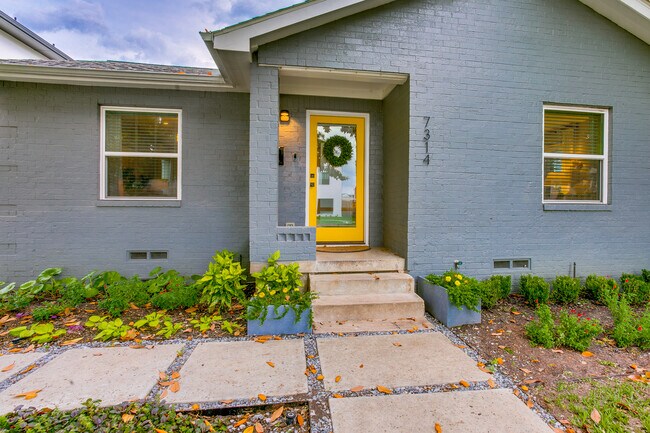 Foto del edificio - 7314 Kaywood Dr