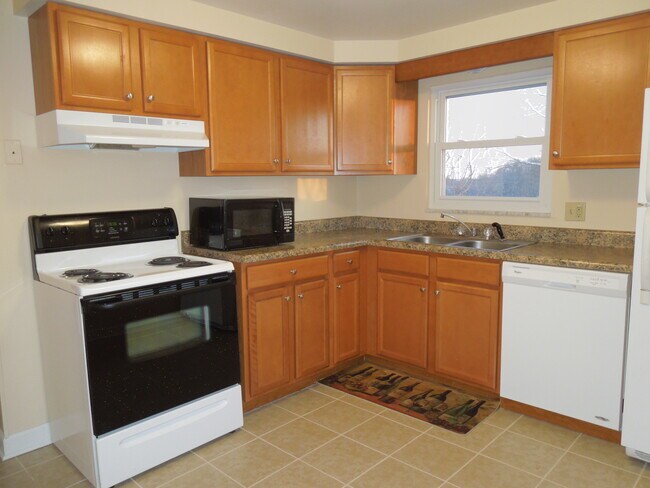 Eat-In Kitchen 10'6 x13 - 2845 Ridge Road Ext