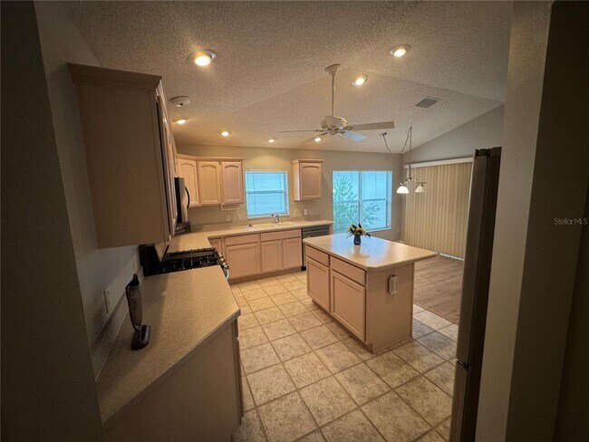 Foto del edificio - 8850 SE 167th Mayfield Pl