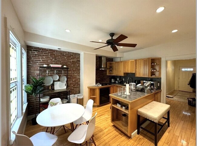 Foto del edificio - 2-4 Hardwick St