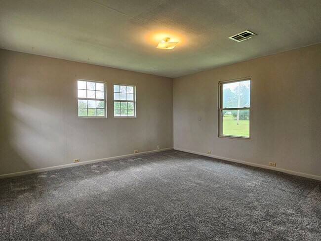 Foto del edificio - Welcome to this charming 3 bedroom, 1.5 ba...