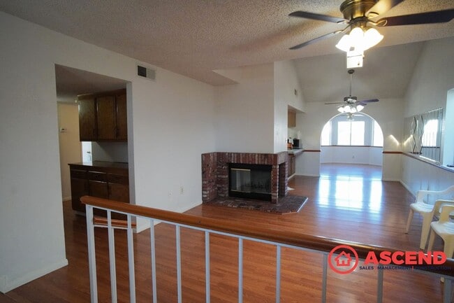Building Photo - Splendid Home In East Bakersfield!