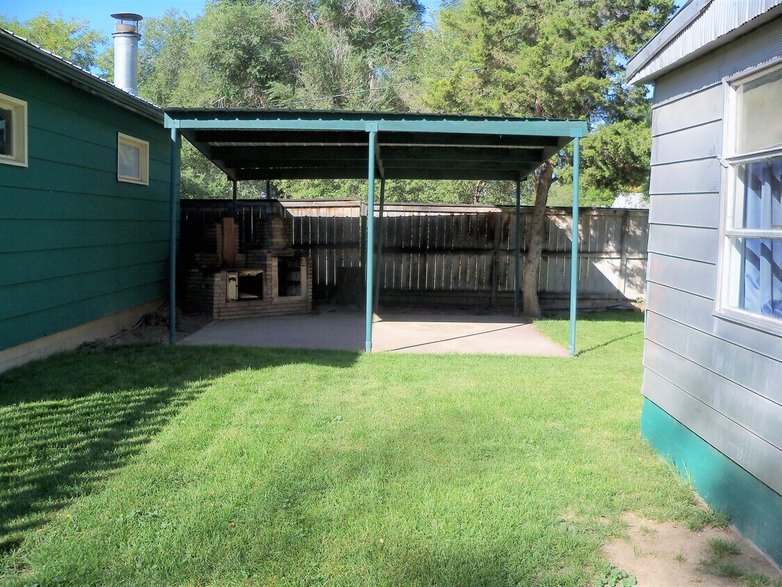 Foto principal - 612 8th St W