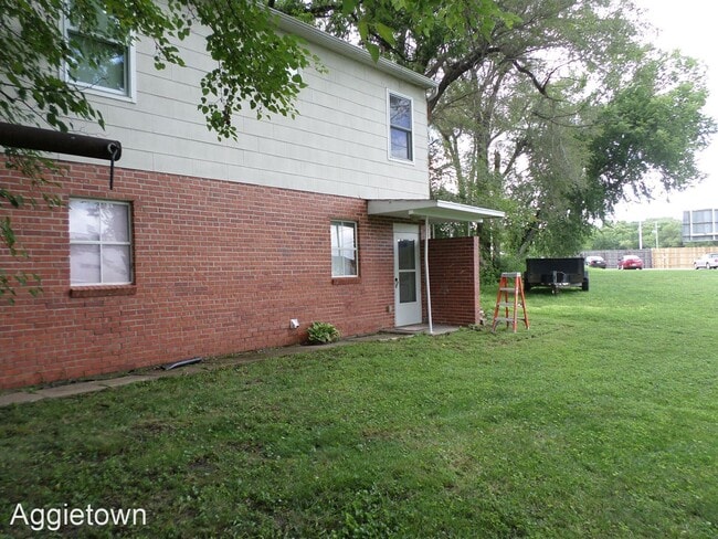 Building Photo - 2 br, 1 bath House - 2404 Stagg Hill Road
