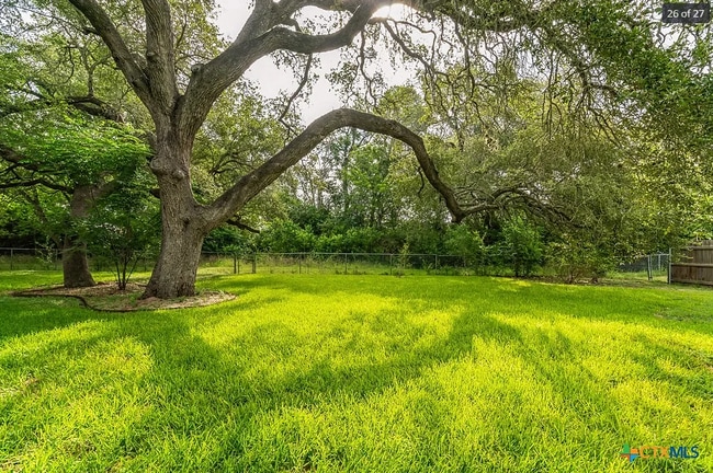 Foto del edificio - 1701 Century Oaks Dr