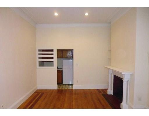 Building Photo - 372 Marlborough St