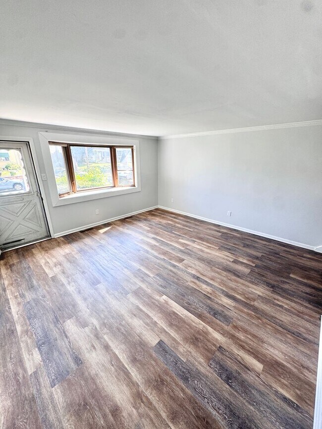 Foto del edificio - SUPER CLEAN THREE BEDROOM TOWNHOME