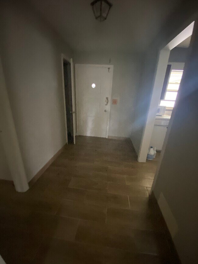 Foto del edificio - 2812 Sheringham Rd