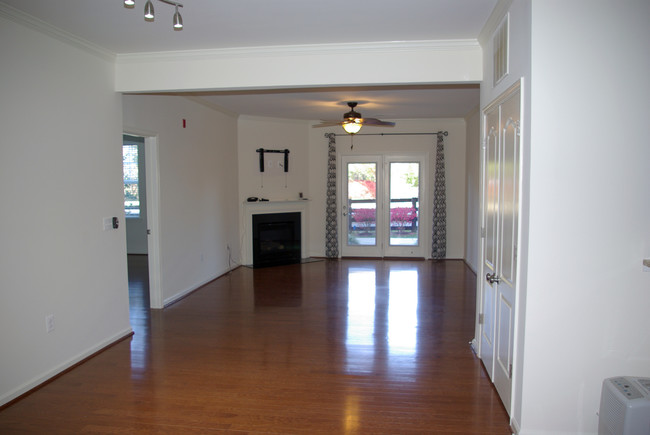 Building Photo - 43144 Sunderland Terrace