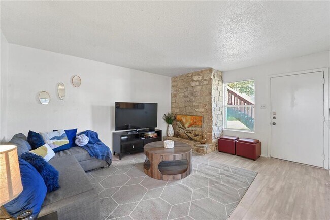Foto del edificio - 823 Taulbee Ln