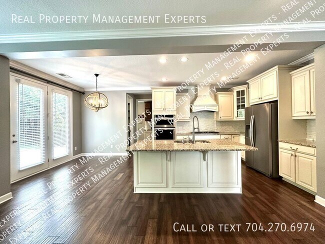 Foto del edificio - Majestic 4BR/3BA Home in Mountain Laurel i...