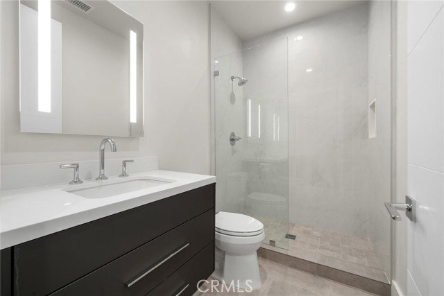 Building Photo - 1511 Cliff Dr