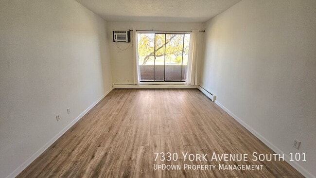 Foto del edificio - 7330 York Ave S