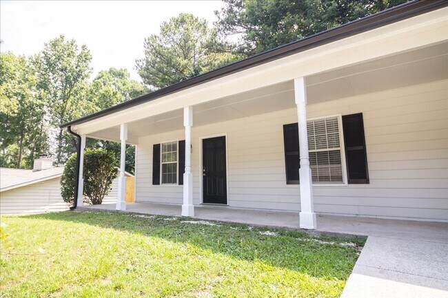 Building Photo - Newly Renovated 3bd/2ba Duplex Unit in Con...
