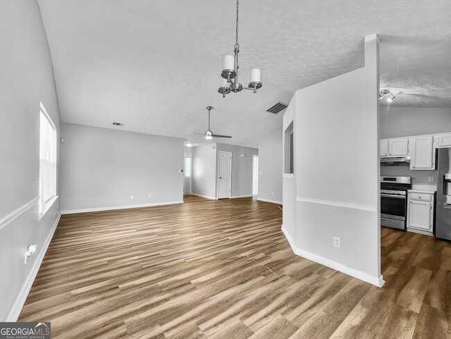 Foto del edificio - 5855 Creekside Dr