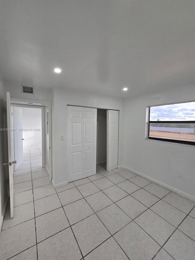 Foto del edificio - 2727 NW 17th Terrace