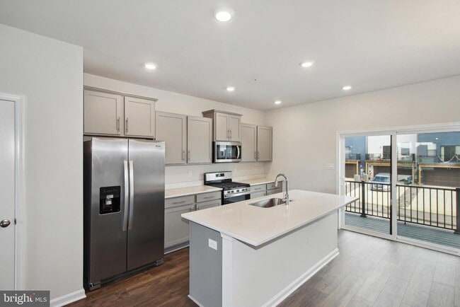 Foto del edificio - 406 Carroll Walk Ave