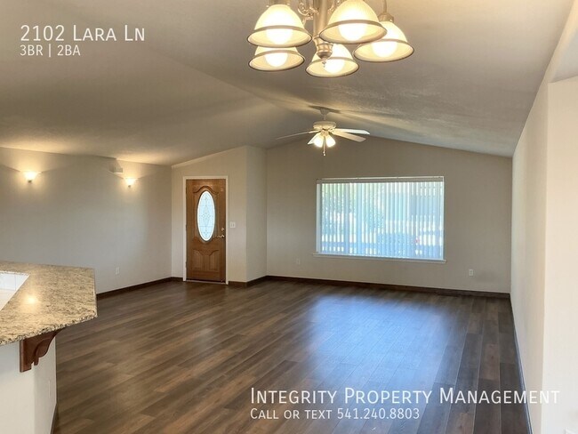 Building Photo - 2102 Lara Ln